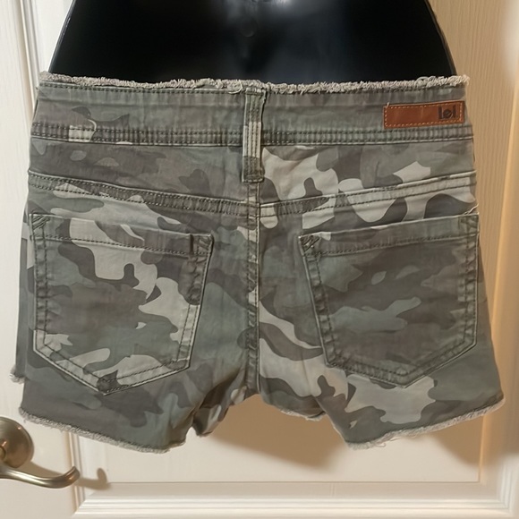 Camo shorts - Picture 2 of 3